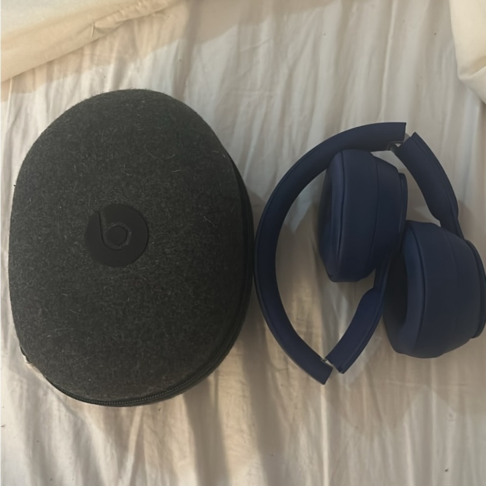 Beats Solo Pro